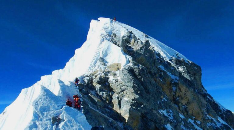 Why-do-people-climb-Mount-Everest-Tidy-Himalaya